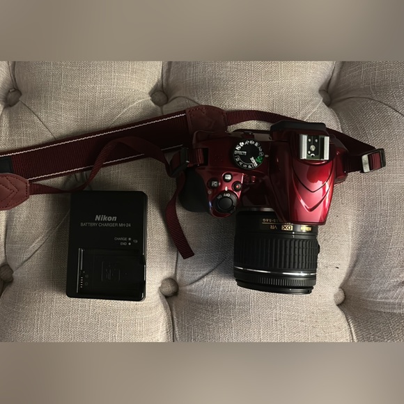 Nikon D3400 DSLR Camera - Picture 3 of 5